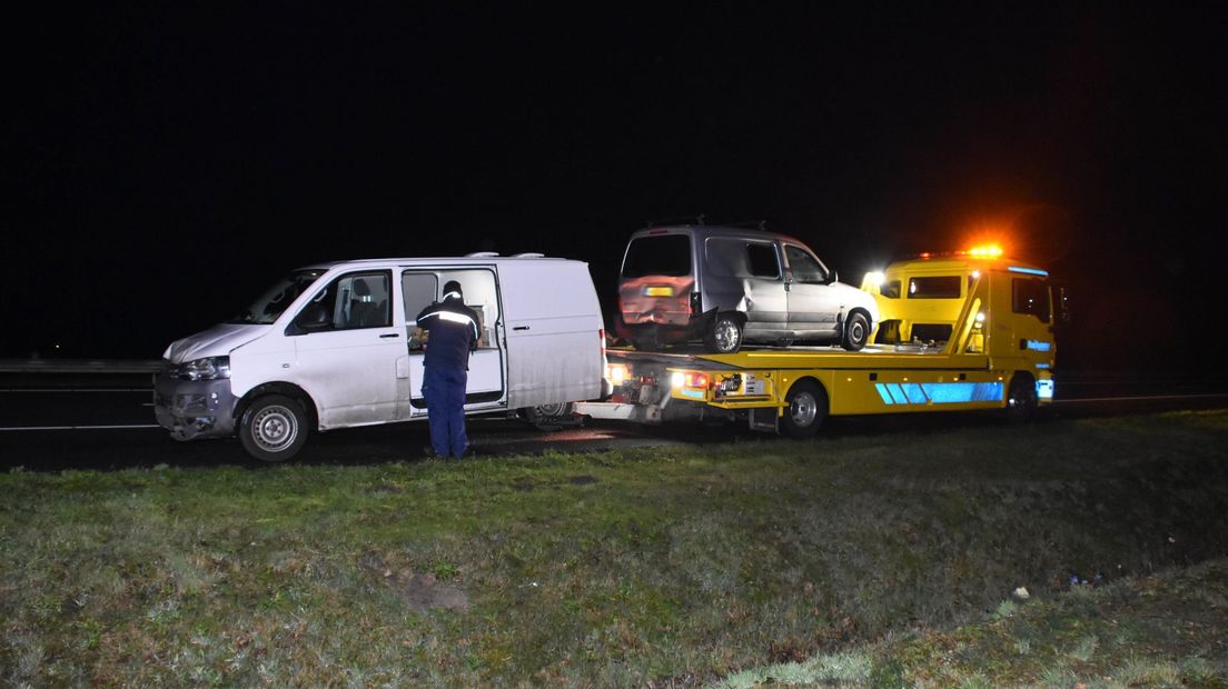 Een auto en bestelbusje raakten elkaar op de A28 (Rechten: Persbureau Meter)