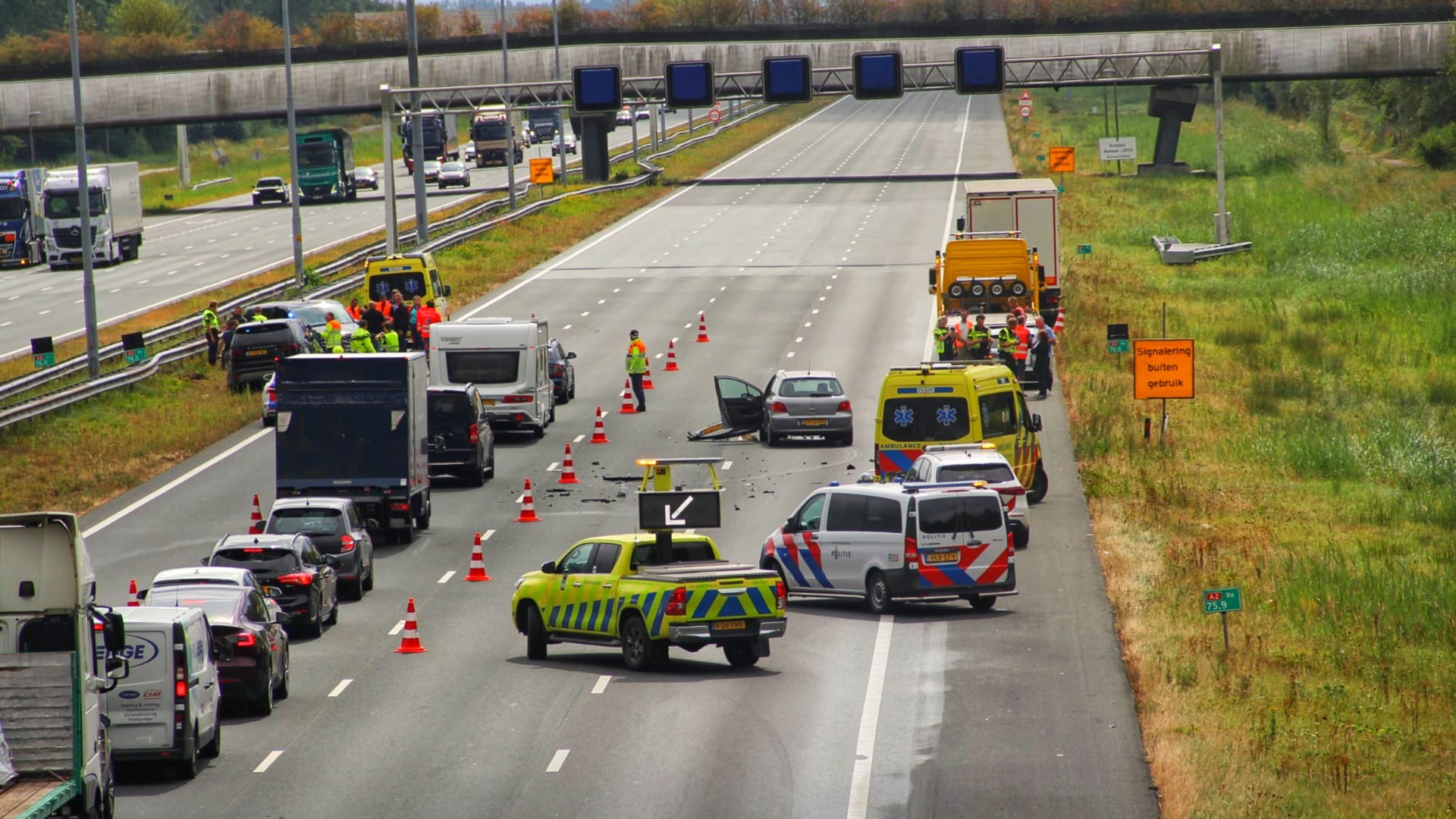 Gevangene gewond bij ongeluk op A2: vertraging meer dan 2 uur