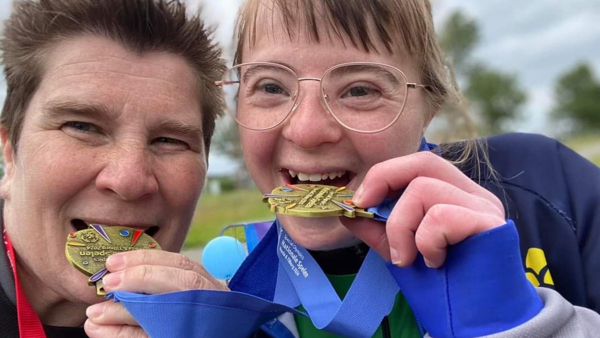 Tranen van blijdschap voor award-winnende Laura met downsyndroom