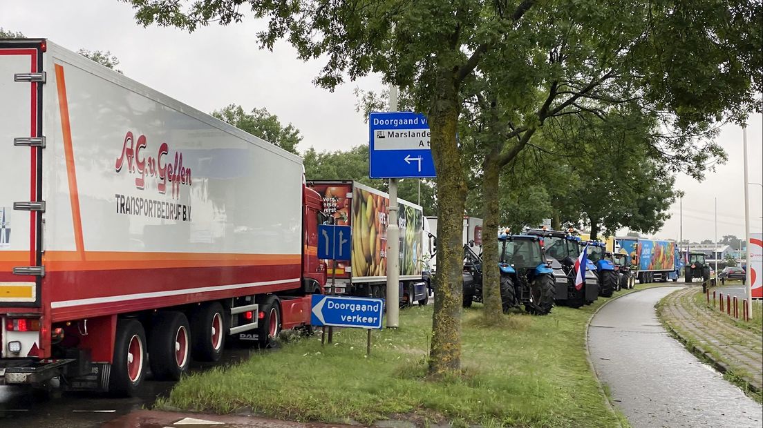 Boeren blokkeren distributiecentrum Albert Heijn in Zwolle opnieuw