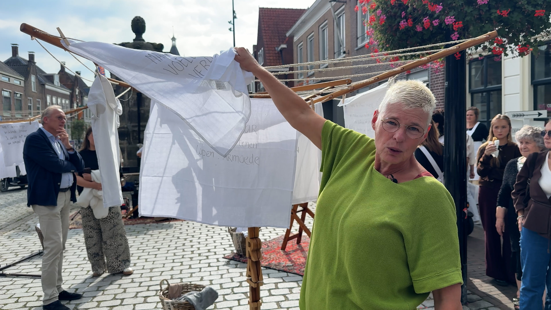 Vuile was op de markt vraagt aandacht voor kindermishandeling: 'Per klas is 1 kind slachtoffer'