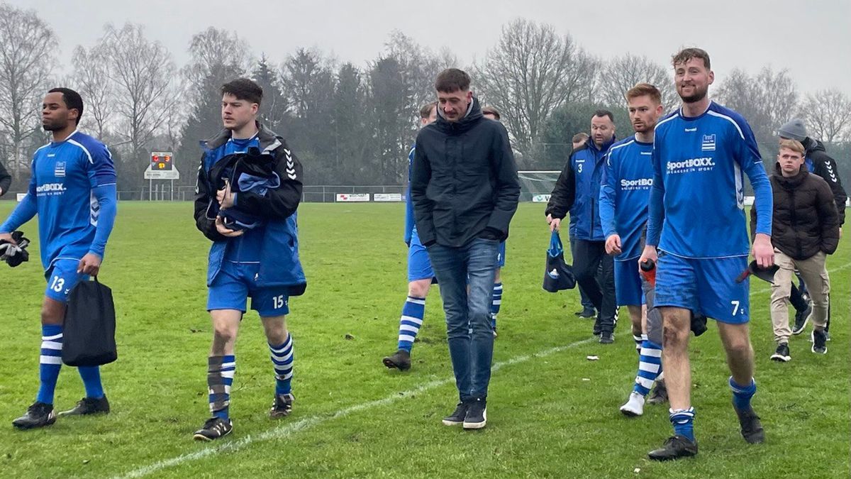 EHS'85 en Weiteveense Boys kunnen de platte kar gereed maken
