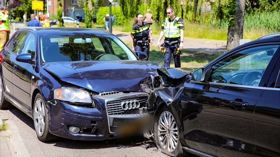 Brandweer en politie op de plek van het ongeval