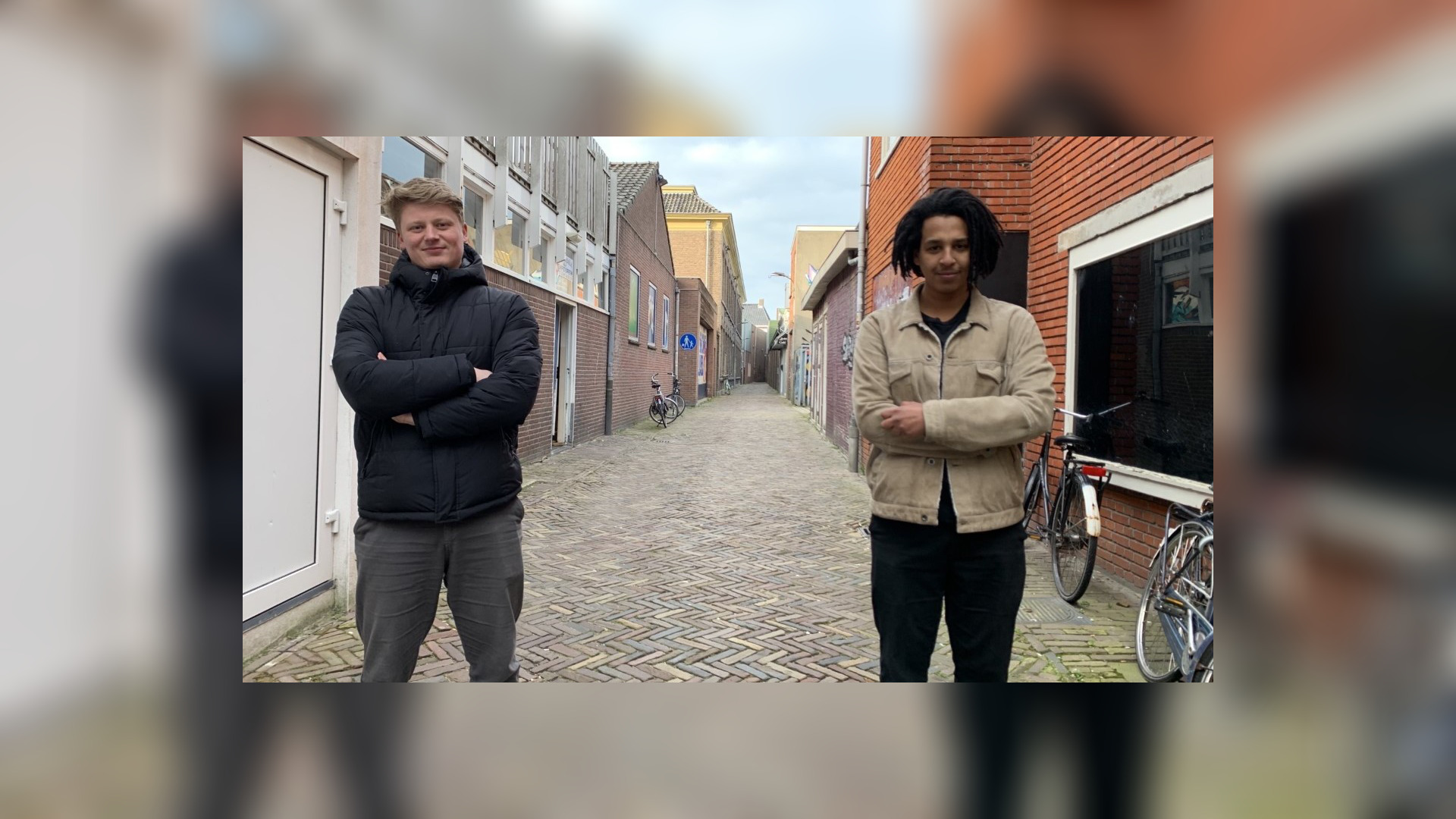 Van profvoetballer tot rapper: Bob Schepers neemt clip 'Stilte in de stad' op
