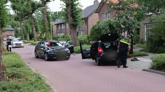 Politie rijdt auto klem en arresteert man in Ede
