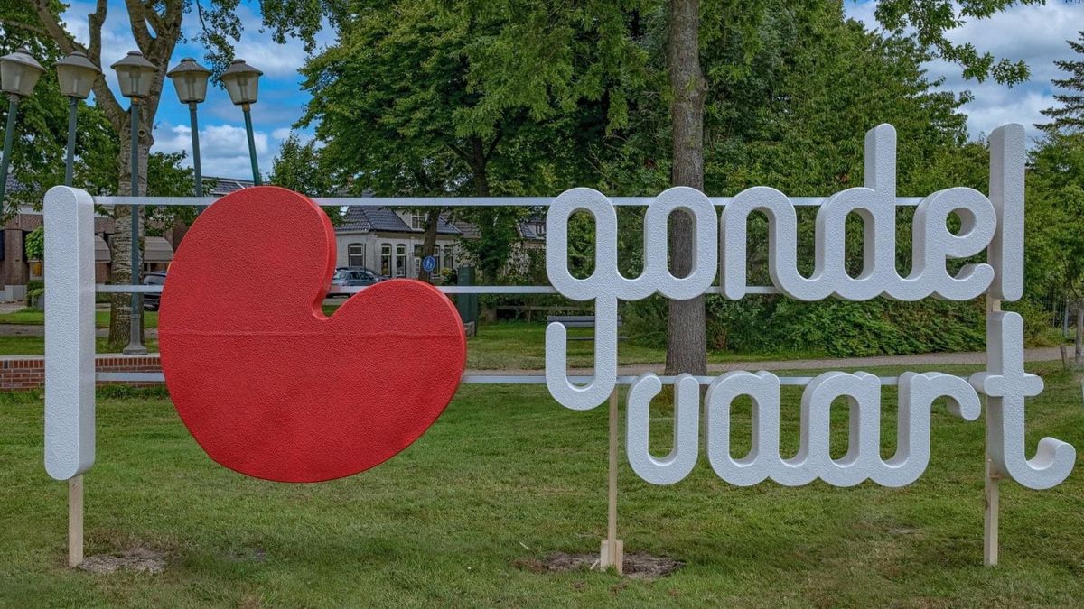 Gondels voor gondelvaart Aldeboarn krijgen vorm: 