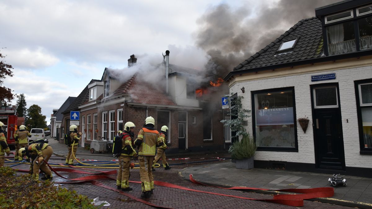 112 Nieuws: Fietsers botsen in Genemuiden, een gewonde | Voorlopig geen treinen tussen Steenwijk en