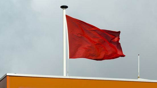 Zee is 'zeer gevaarlijk', rode vlag gehesen op strand Home