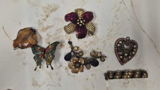 Visser vindt tas met sieraden | Fietser lichtgewond bij botsing. Visser vindt tas met sieraden | Fietser lichtgewond bij botsing.