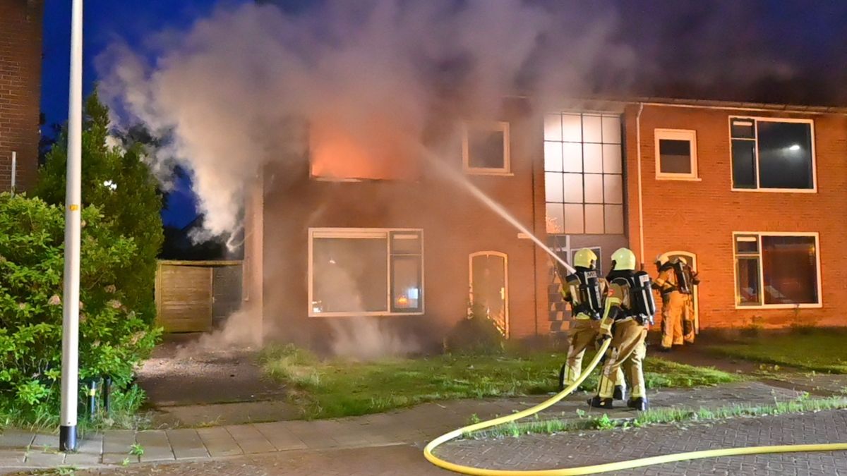 112 Nieuws: Overleden persoon aangetroffen langs N36 | Woningbrand in Almelo