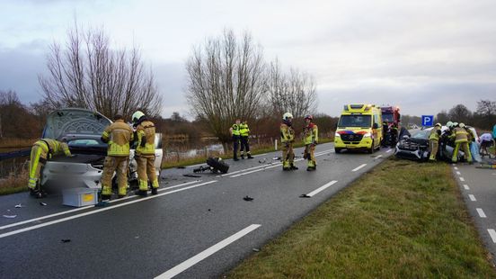 N334 afgesloten na ernstig ongeval bij Belt-Schutsloot | Illegaal vuurwerk in beslag genomen in Enschede. N334 afgesloten na ernstig ongeval bij Belt-Schutsloot | Illegaal vuurwerk in beslag genomen in Enschede.