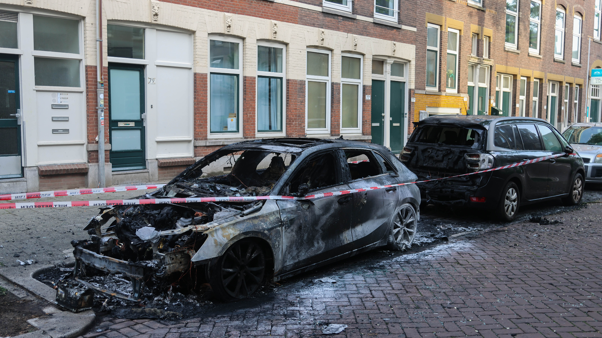 De uitgebrande wagen