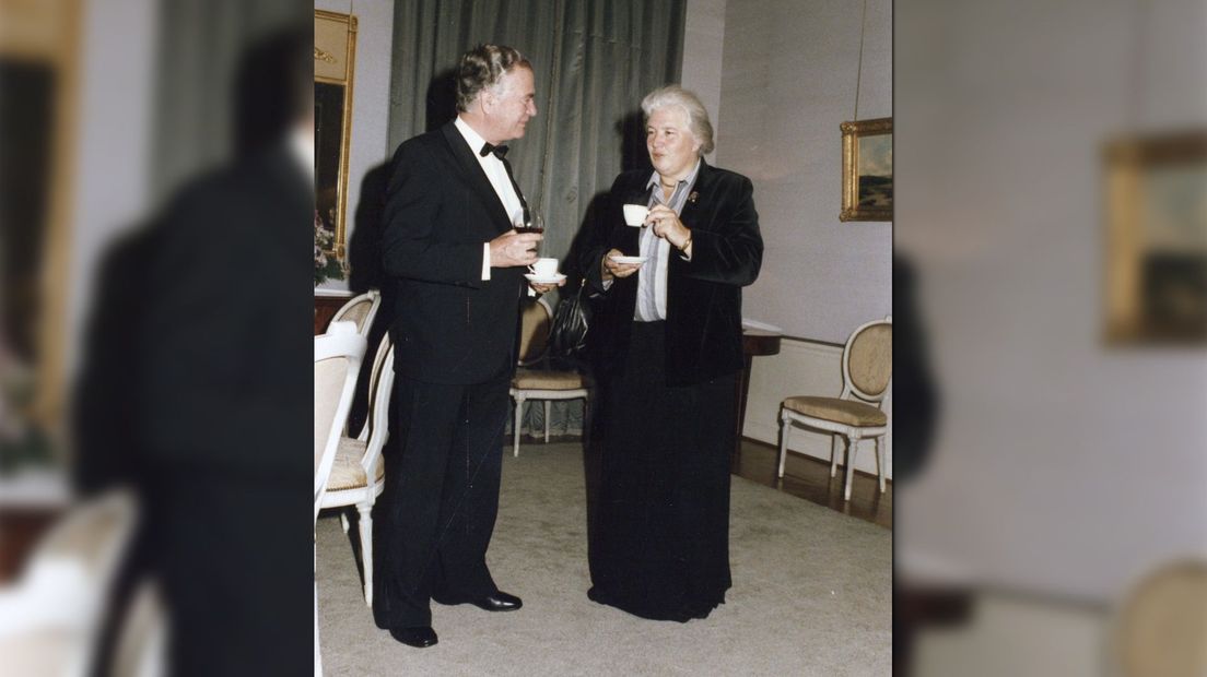 Pieter van Dijke (Commissaris der Koningin van Utrecht) en Lien Vos tijdens een receptie in 1985