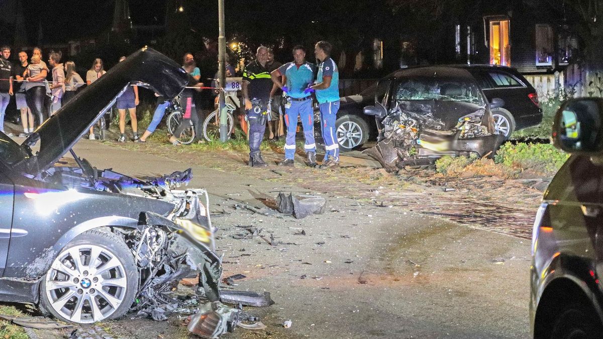 Twee gewonden bij frontale botsing in Zwartemeer