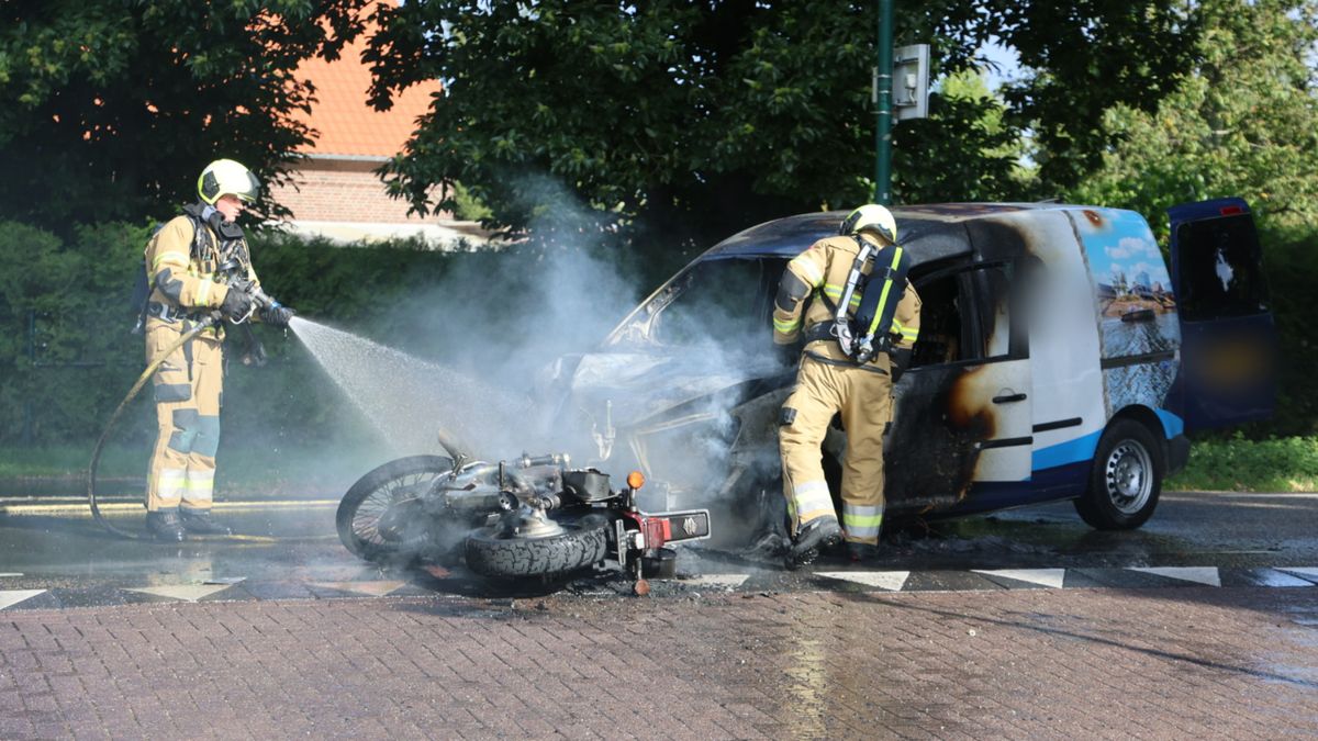 Vrouw (29) omgekomen bij botsing motor en auto in Maashees