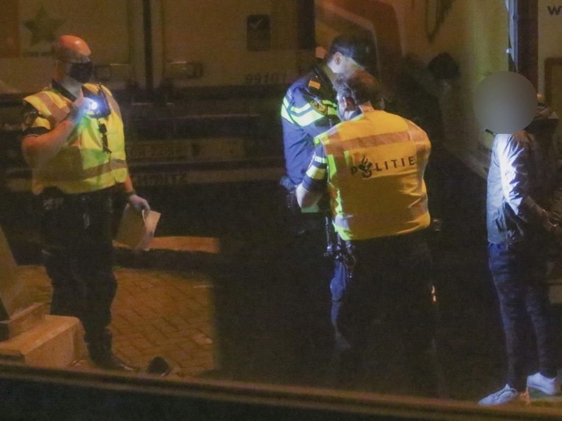 Politie hield twee personen aan op het terrein van DFDS in Vlaardingen (Bron: FlashphotoNL)