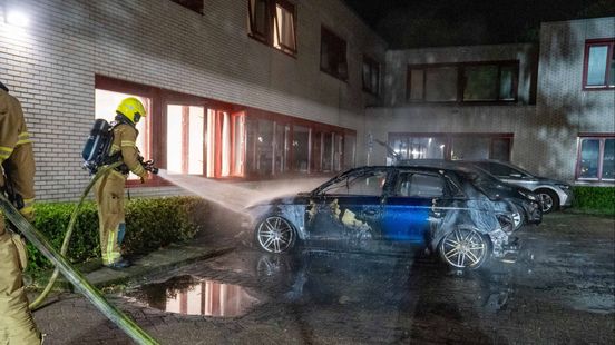 30 mensen op straat vanwege autobrand bij pand verslavingszorg