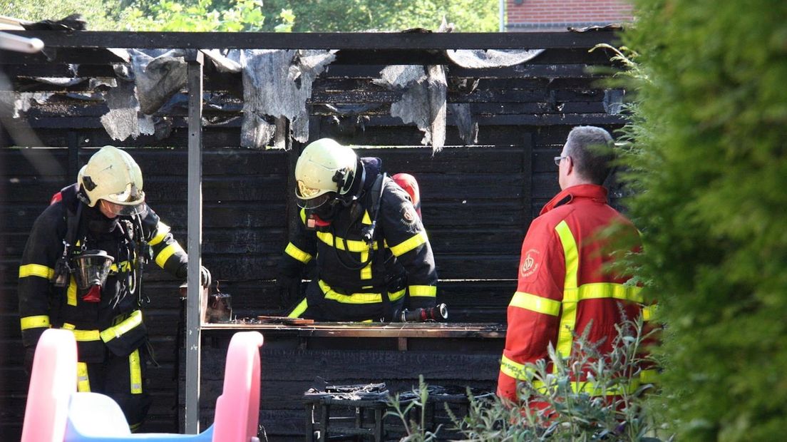 Schuurbrand aan Karnebeeklaan in Eesveen