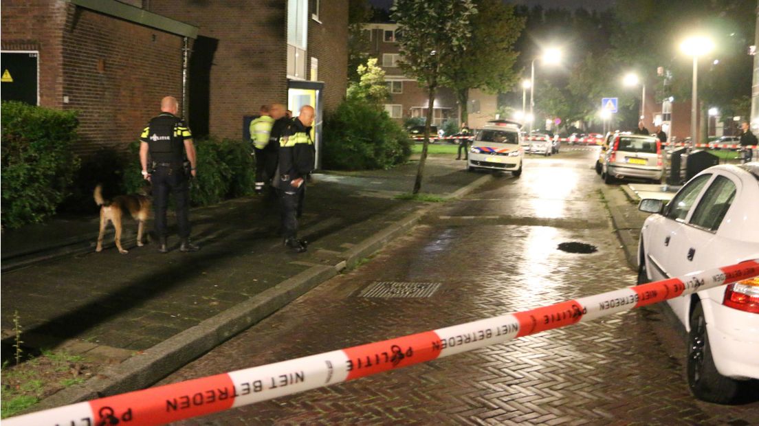 De politie was op zoek naar iemand die zich mogelijk in de flat verschanste.