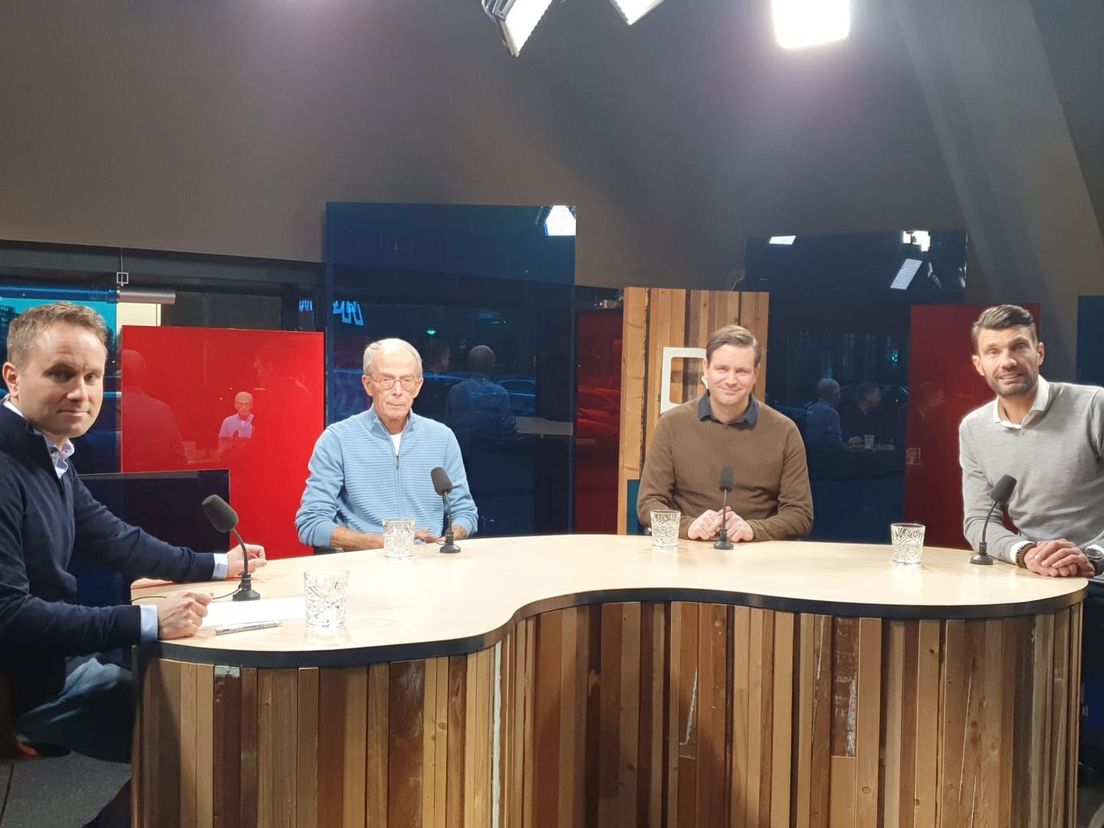 FC Rijnmond van vrijdag 5 november met van links naar rechts: presentator Bart Nolles, Rob Baan, Dennis van Eersel en Geert den Ouden