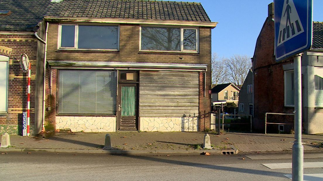 Verpauperde, leegstaande woning in 's-Heerenhoek