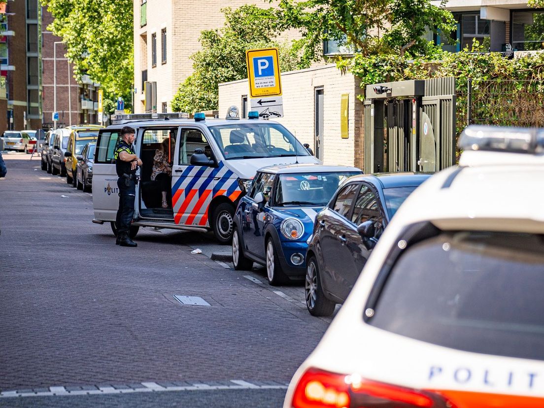 In de Laanzichtstraat werd zondagmiddag een Rotterdammer in zijn arm gestoken