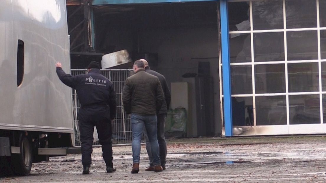 Politie bezig met onderzoek naar grote brand Enschede