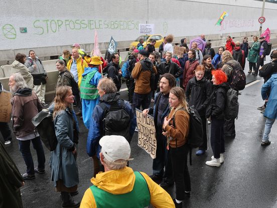 Tunnelbak A12 opnieuw geblokkeerd door klimaatactivisten: 73 aanhoudingen