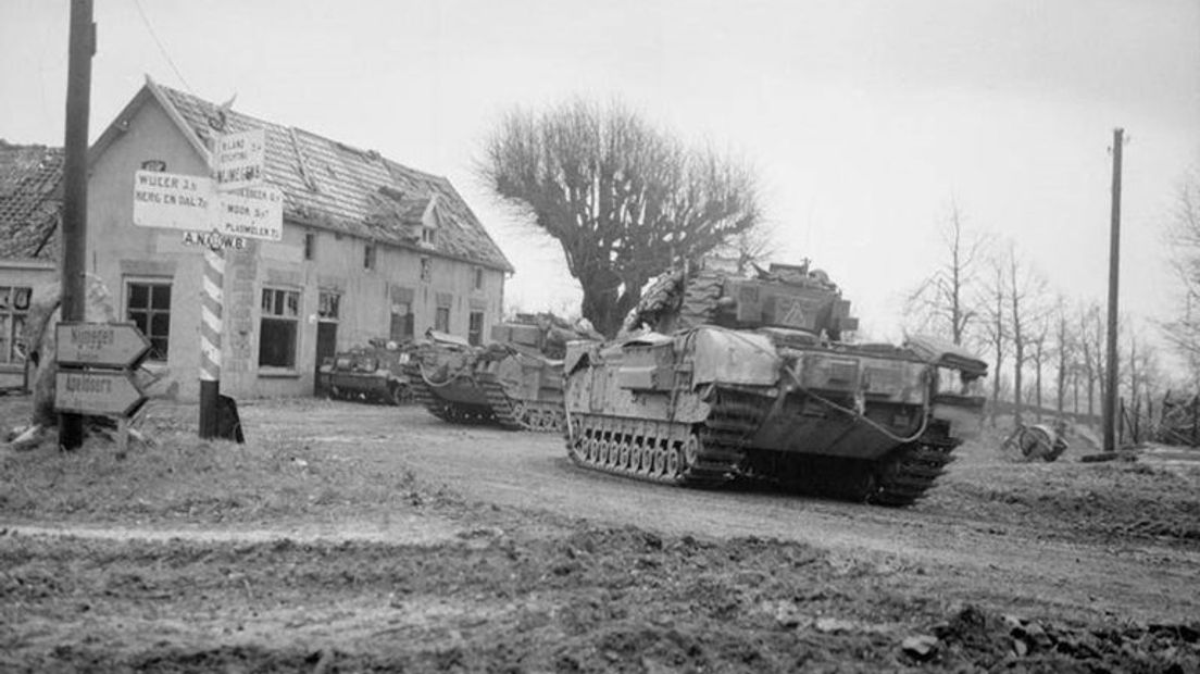 Op 7 december 1944 overlegt het geallieerd opperbevel in Maastricht over het nieuwe offensief van Montgomery om de Duitsers uit het gebied tussen de Maas en de Rijn te verdrijven. Dat moet gebeuren door de Canadezen onder generaal Crerar en het Britse XXX-Corps onder Brian Horrocks. In het gebied rond Nijmegen wordt een formidabele troepenmacht samengetrokken.