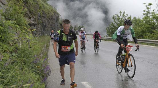LIVE | Duizenden deelnemers beklimmen Alpe d’Huez voor kankeronderzoek