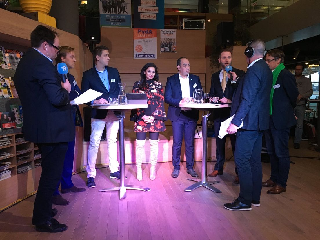 De lijsttrekkers van de politieke partijen bij het verkiezingsdebat van Rijnmond NU/Exxact Barendrecht