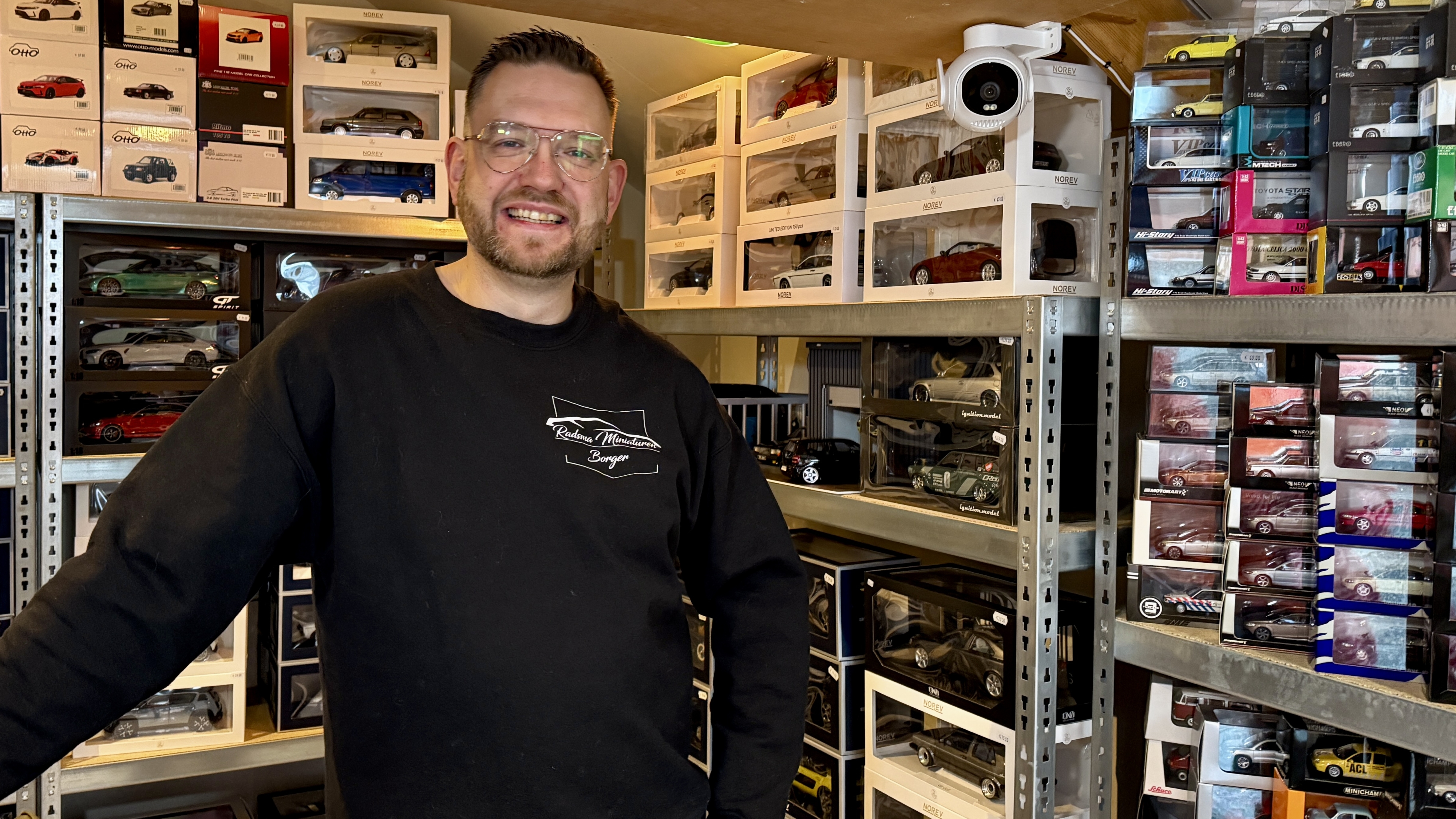 Freddy Radsma (38) heeft een 'mancave voor big boys': hij verzamelt duizenden modelauto's