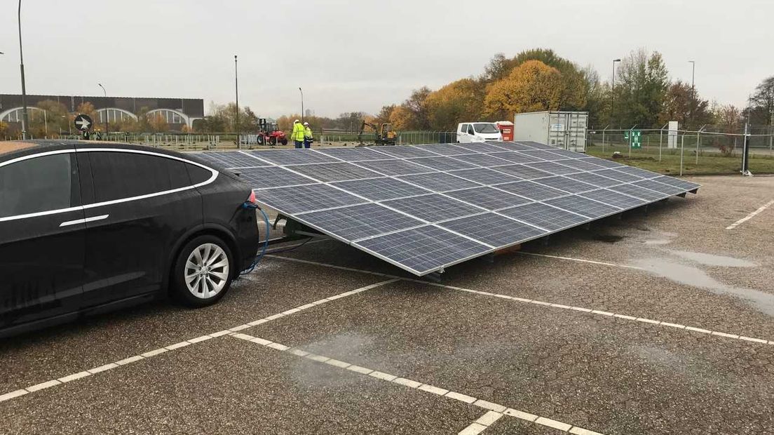 verrijdbare zonnepanelen op het terrein van de voormalige kolencentrale.