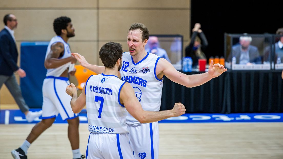 Landstede Hammers verslaat Heroes