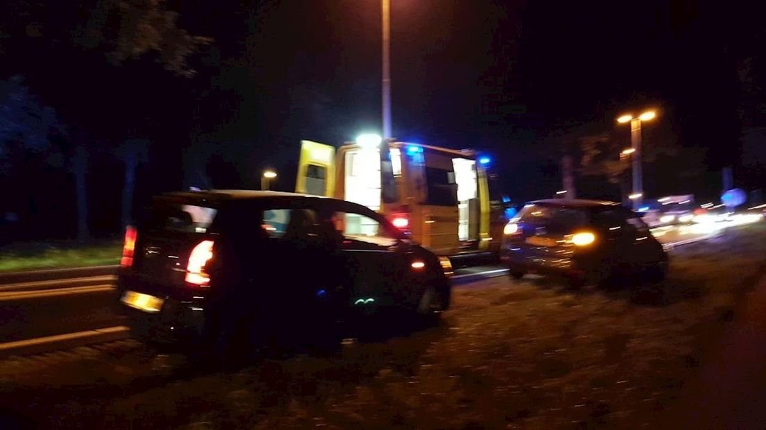 Fietser raakt zwaargewond bij botsing met auto in Ambt Delden