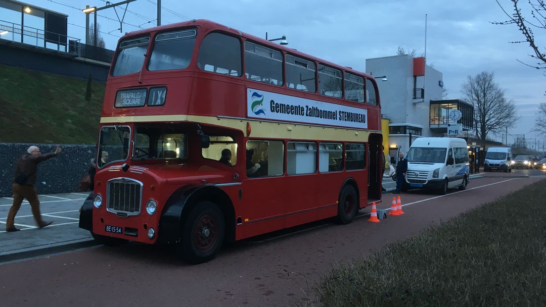 Ruim anderhalf miljoen Gelderlanders mogen vandaag naar de stembus voor de Tweede Kamerverkiezingen. Het stemlokaal op de Wageningen Campus vestigde aan het begin van de middag al een record: een opkomstpercentage van 111 procent.