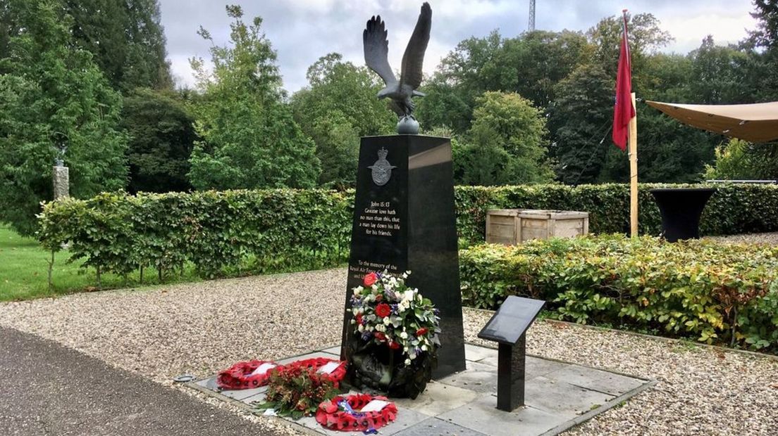 Het gestolen WO II-monument met de adelaar.