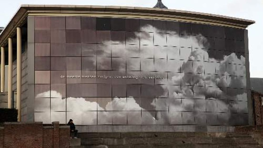 Het oude verzetsmonument bij concertzaal Musis.