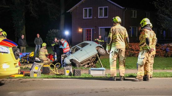Taxichauffeur filmt ongeluk met dashcam. Taxichauffeur filmt ongeluk met dashcam.