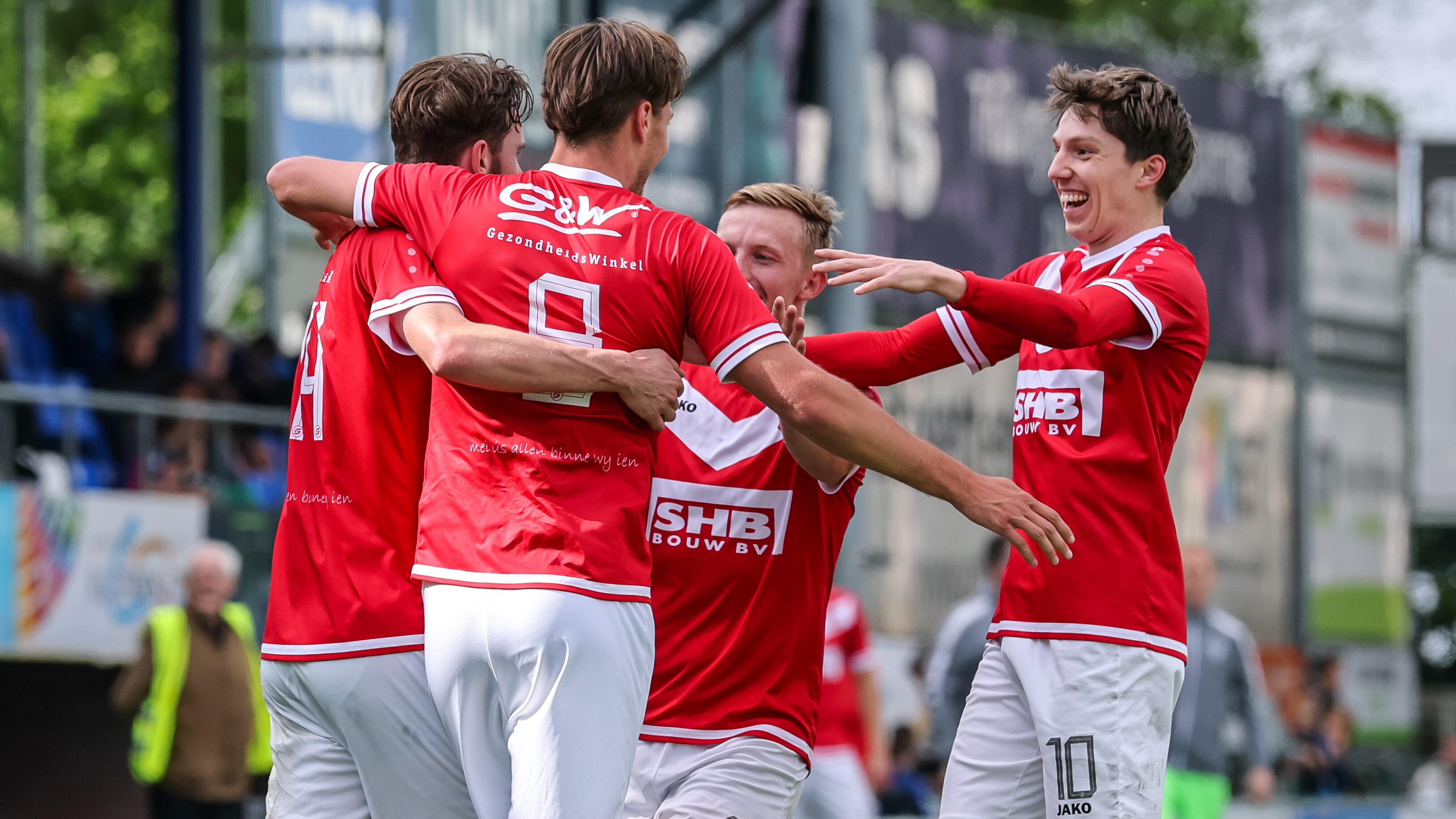Blijdschap bij Harkemase Boys na een goal