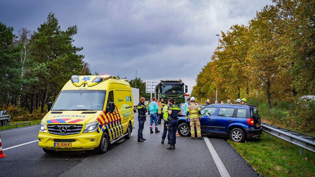 Het ongeluk gebeurde op de A50 tussen Apeldoorn en Arnhem.