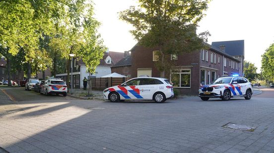 Vier politieauto's op de stoep na uit de hand gelopen feestje Home