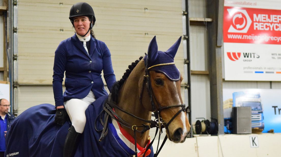 Marleen Meijer werd Drents kampioen met haar paard Abrinosa
(Rechten: Steven Stegen / RTV Drenthe)
