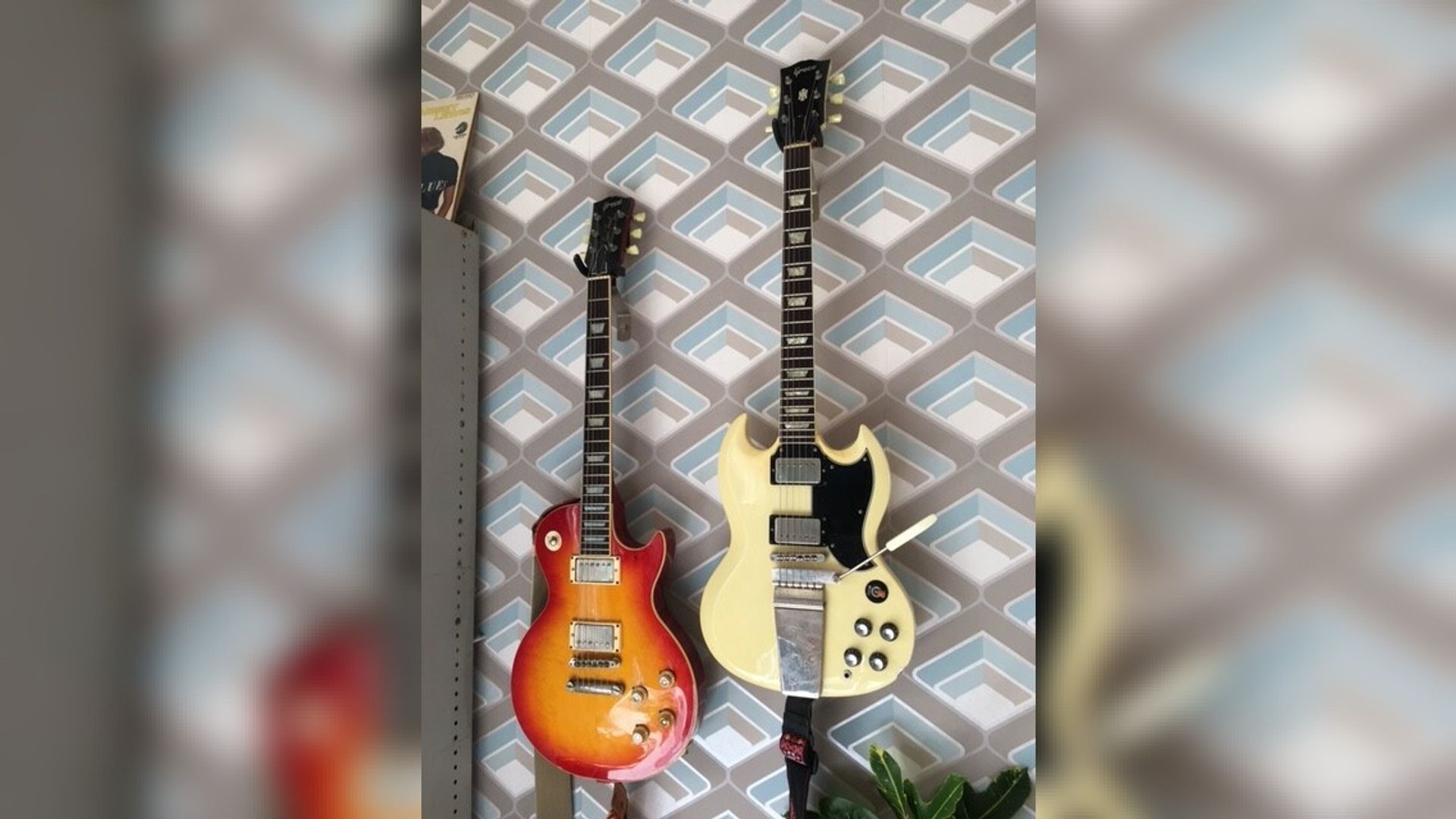 Flink aantal bijzondere gitaren gestolen bij inbraak in Vlissingen