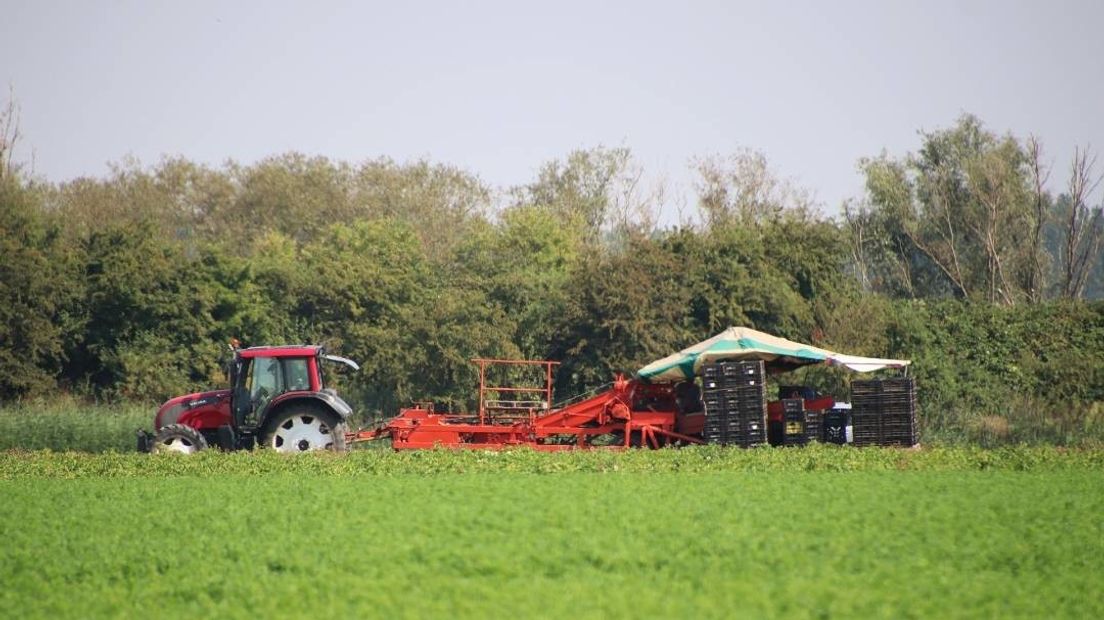 Persoon bekneld in landbouwvoertuig