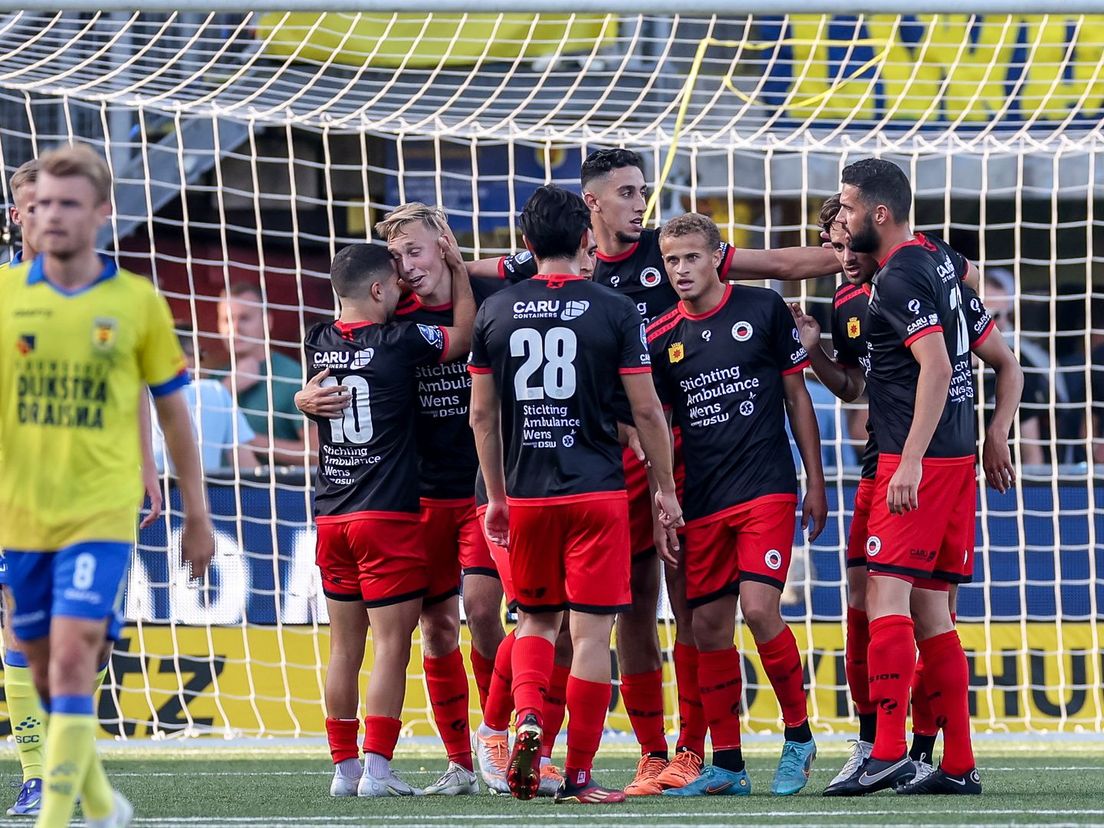 Excelsior viert tegen SC Cambuur de 0-2 van Julian Baas