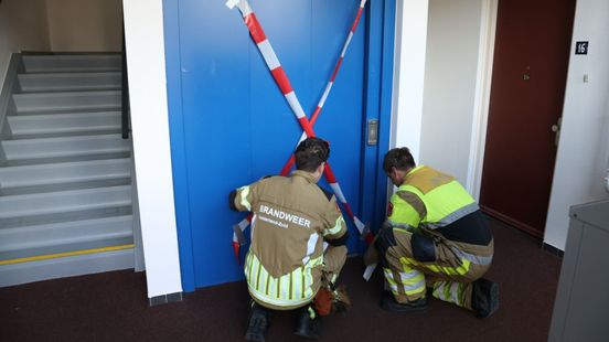 Botsing A30 • vrouw vast in lift
