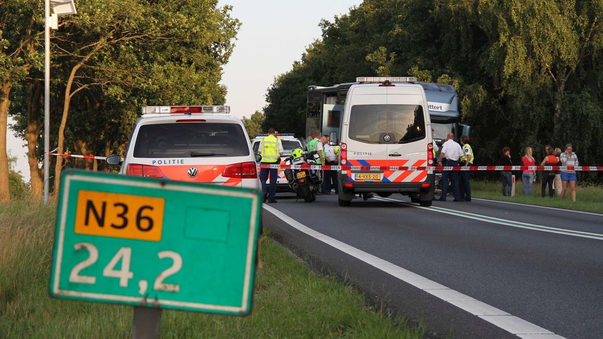 N36 bij Beerzerveld dicht vanwege ernstig ongeluk