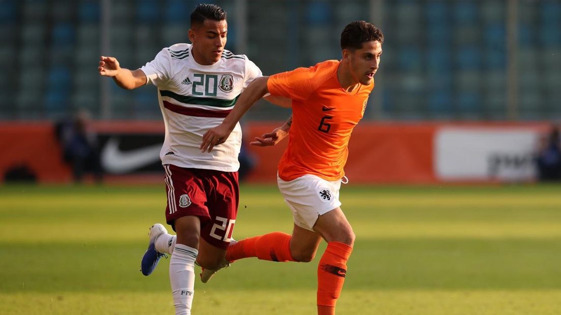 Ludovit Reis in het shirt van Jong Oranje