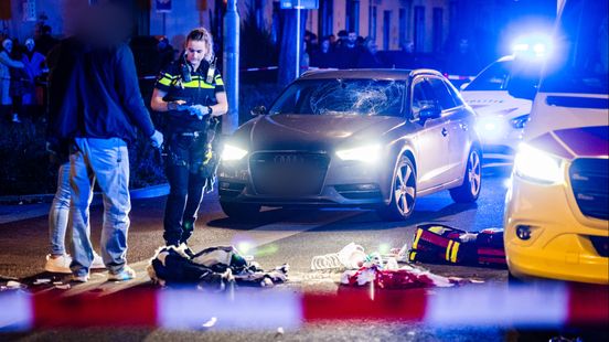 Ravage na ernstig ongeval op de A1 bij Stroe: één persoon met spoed naar ziekenhuis. Ravage na ernstig ongeval op de A1 bij Stroe: één persoon met spoed naar ziekenhuis.